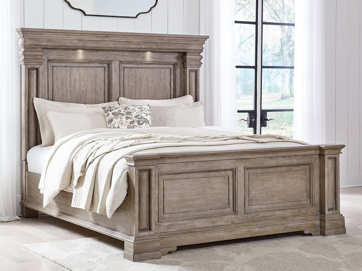 Blairhurst King Panel Bed with Mirrored Dresser and Nightstand